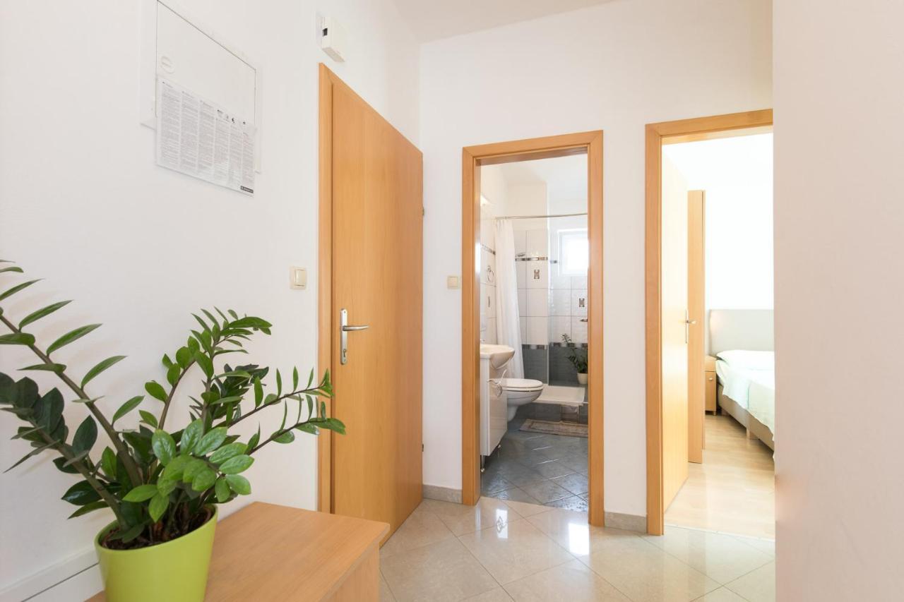 Apartment Cvijic Beige Punat Exterior photo