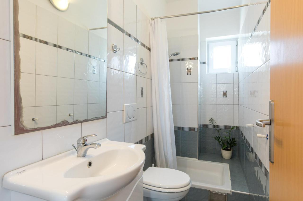 Apartment Cvijic Beige Punat Exterior photo