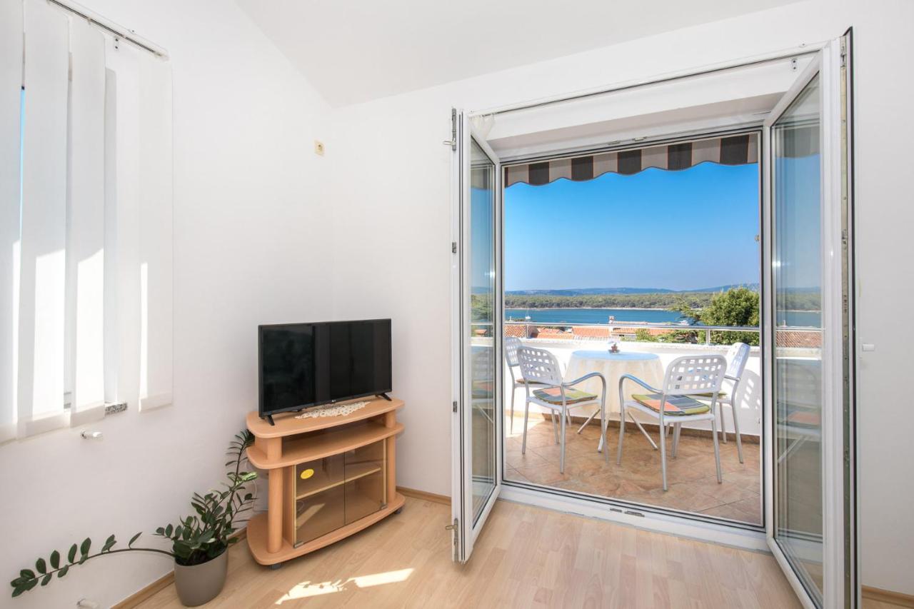 Apartment Cvijic Beige Punat Exterior photo